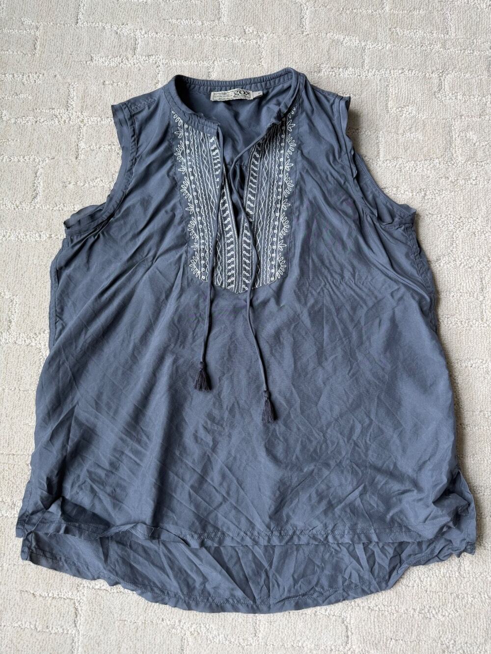 Go By GoSilk Women Sleeveless Silk Tie Neck Pattern Tank Tassles